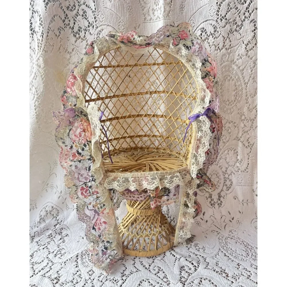 Vintage Wicker Rattan Peacock Chair Plant Stand Lace Trim Boho Decor